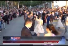 MATURSKI PLES NA TOPLOM ASFALTU