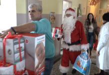 TEKIJANKIN DEDA MRAZ NA DEČIJEM ODELJENJU GRADSKE BOLNICE U KLADOVU