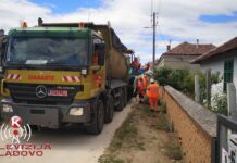 ASFALTIRANO 690 METARA ULICE JNA U VELIKOJ VRBICI