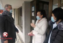 PREDSEDNIK OPŠTINE KLADOVO DARIVAO MALU NAĐU PRVOROĐENU BEBU U KLADOVU