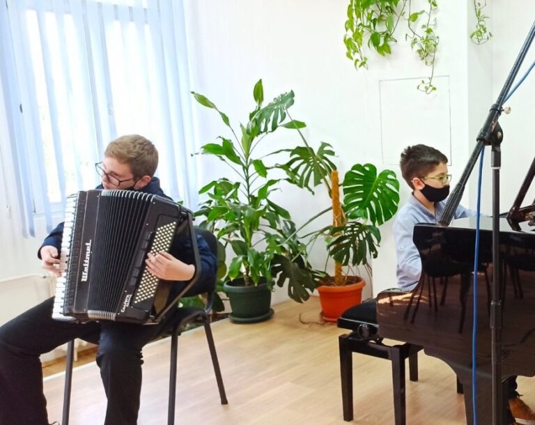 KAMERNI DUO ĐERDAP LAUREAT NA 65.FESTIVALU MUZIČKIH I BALETSKIH ŠKOLA SRBIJE