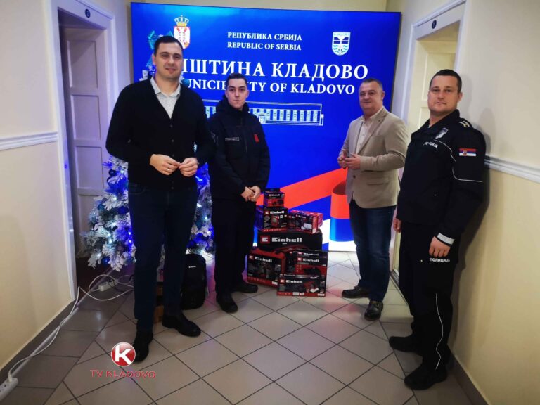 POKLONI POLICAJCIMA I VATROGASCIMA