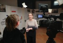 PREDSTAVA „PRIČA SE PO GRADU“ NAPUNILA KLADOVSKU DVORANU /VIDEO/