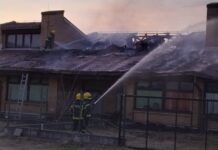 GOREO KROV POSLOVNE ZGRADE U KLADOVU