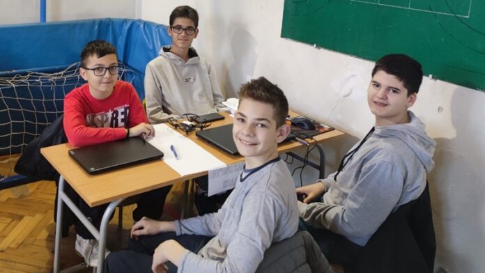 OS Vuk, Programiranje dronova