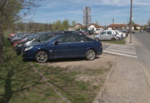 PARKIRANJE NA ZELENIM POVRŠINAMA STROGO ZABRANJENO /VIDEO/