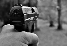 LEKARKA BEZ PREGLEDA IZDALA UVERENJE ZA NOŠENJE ORUŽJA