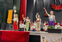 PREDŠKOLCI SE PRIREDBOM OPROSTILI OD VASPITAČICA