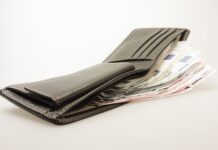 NOVAC DECI DO 16 GODINA BIĆE UPLAĆEN DO 1. OKTOBRA