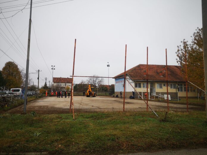 TEREN ZA FUBAL KOSTOL