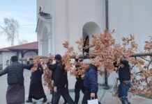 SVEŠTENSTVO HRAMA „SVETI ĐORĐE“ I KLADOVLJANI PORANILI PO BADNJAK