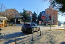 VOZAČI OPREZ PORED ŠKOLA