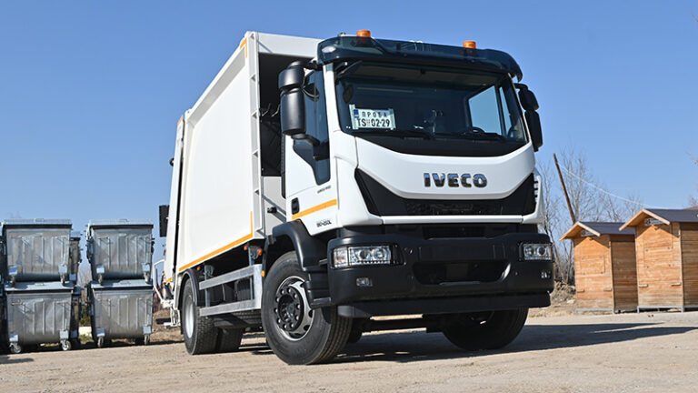 OD RESORNOG MINISTARSTVA OPŠTINE KLADOVO I NEGOTIN DOBILE KAMION SMEĆAR