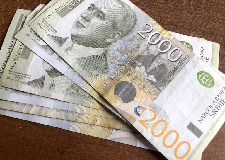 U KLADOVU PROSEČNA JULSKA ZARADA 82.996 DINARA