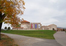 NEREŠEN STATUS TURISTIČKIH VODIČA