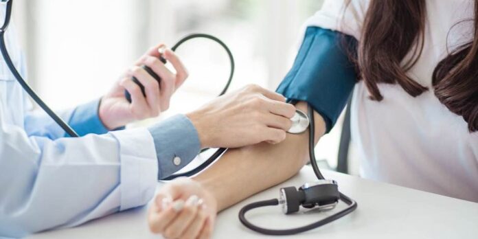 Merenje-krvnog-pritiska-krvni-pritisak-940x470
