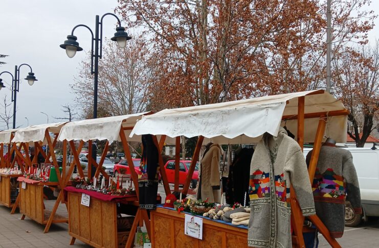 Novogodišnji bazar TOO Kladovo okupio rekordan broj izlagača