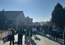 BEZ NASTAVE UZ 15 MINUTA TIŠINE U SREDNJOJ ŠKOLI U KLADOVU