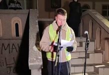 KLADOVLJANI NA PROTESTU „BIĆE BUNE DOK SE ZAHTEVI NE ISPUNE“