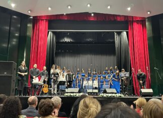 OVACIJE UČESNICIMA KONCERTA „NA JEZIKU MUZIKE“