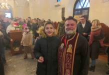 Tradicinalno lomljenje česnice u hramu „Sveti Đorđe“- Nikola pronašao zlatnik