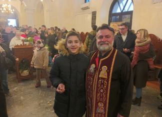 Tradicinalno lomljenje česnice u hramu „Sveti Đorđe“- Nikola pronašao zlatnik