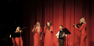 Bliznakinje Gobović pevale Kladovljanima