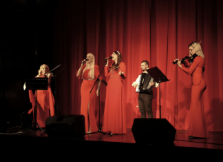 Bliznakinje Gobović pevale Kladovljanima