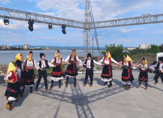 Na letnjoj pozornici u Malom gradu folklornu baštinu promovisalo oko 200 devojčica i dečaka