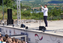 Nezaboravno muzičko druženje mališana sa Dušanom Svilarom