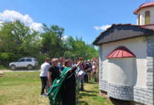 Meštani Petrovog sela obeležili zavetnu slavu Duhovi, SPC ordenom Kralja Milutina odlikovala Miloša Lazarevića