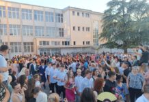 Osmaci završili školovanje, matursko veče na rastanku